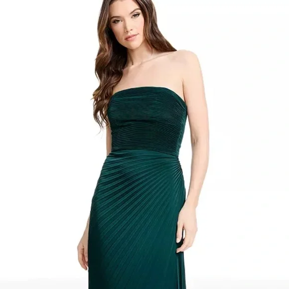 Dress the Population, Elegant Strapless “Kinley” Evening Gown - Picture 3 of 9